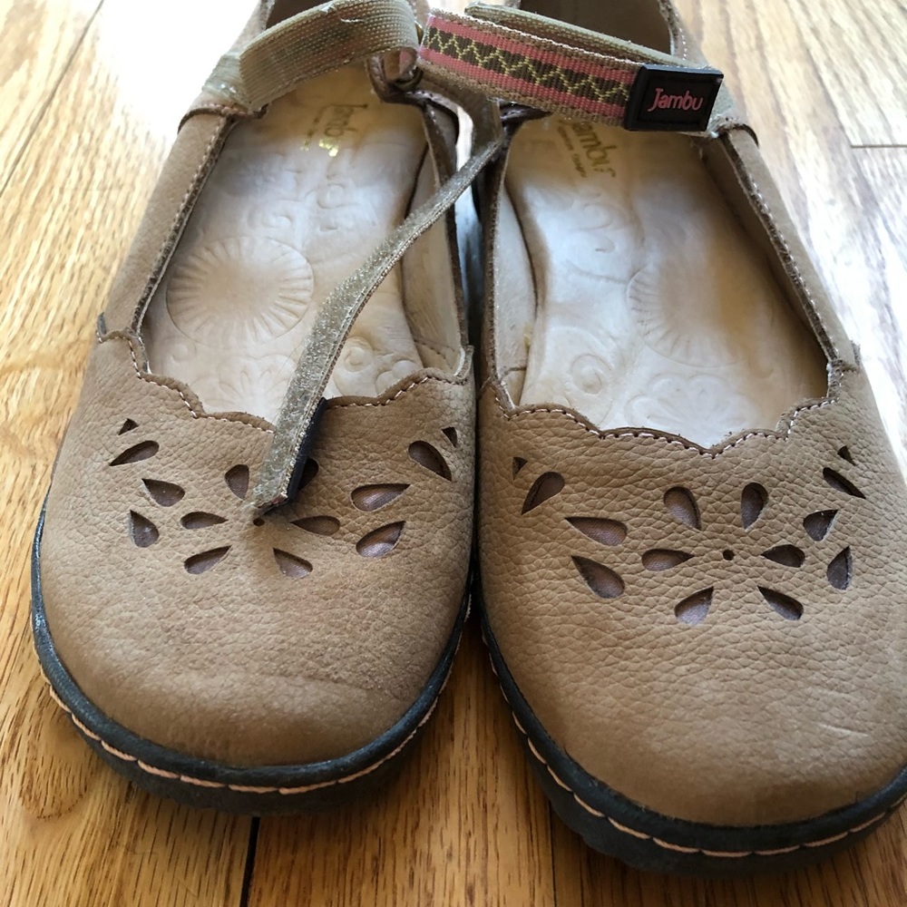JBU Tan women’s shoes size 8